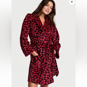 NWT VS Cozy & Super Cute Red Heart Print Robe!